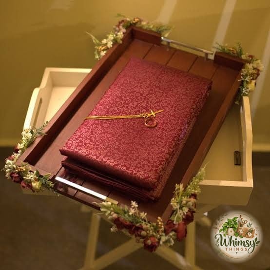 Maroon Floral Corner Saree Tray